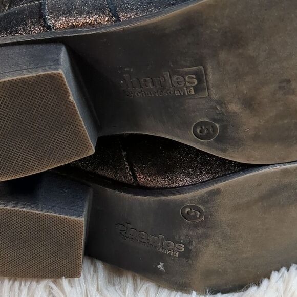 Charles by Charles David Silver Metallic Leather Booties Size 5 - Picture 9 of 9